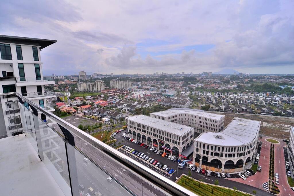 Lovely Vivamall City View With 2 Card Lv12 Kuching Exteriér fotografie